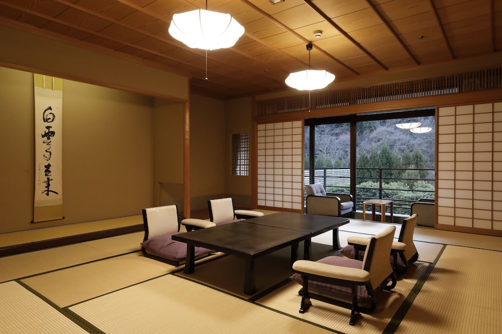 Special 3 Japanese-Style Rooms With Beds (Main Room + Secondary Room+ Sub-Room,130sqm) Momoyamadai photo 1