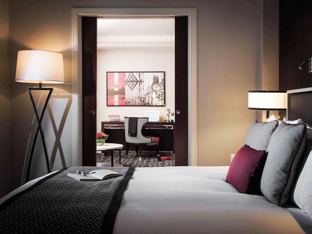 Junior Suite, 1 King Bed (Mobility Accessible ) - Photo 9