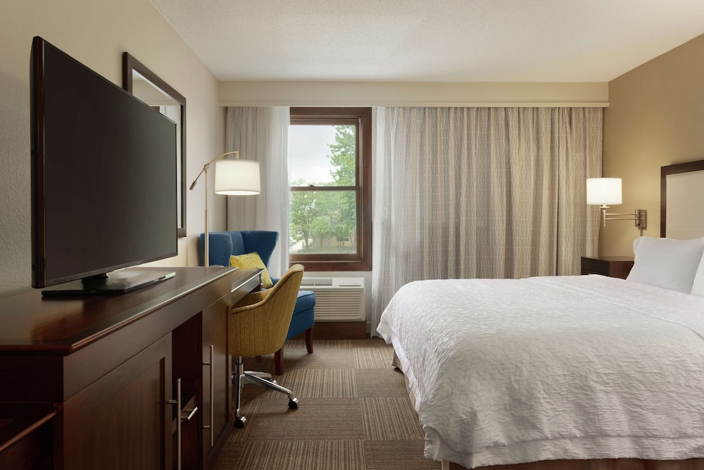 Room, 1 King Bed, Accessible, Bathtub (Wellness) - Photo 3