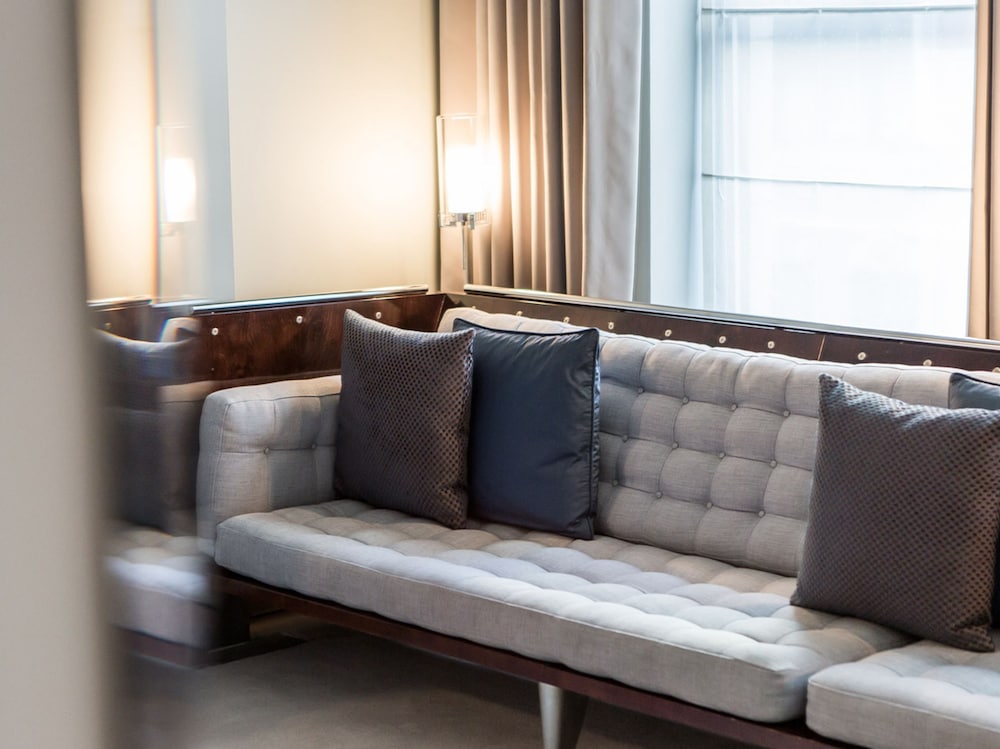 Deluxe Room, 1 Queen Bed, Mobility Accessible