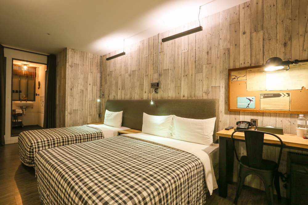 Elegant Triple Room, No Window photo 2