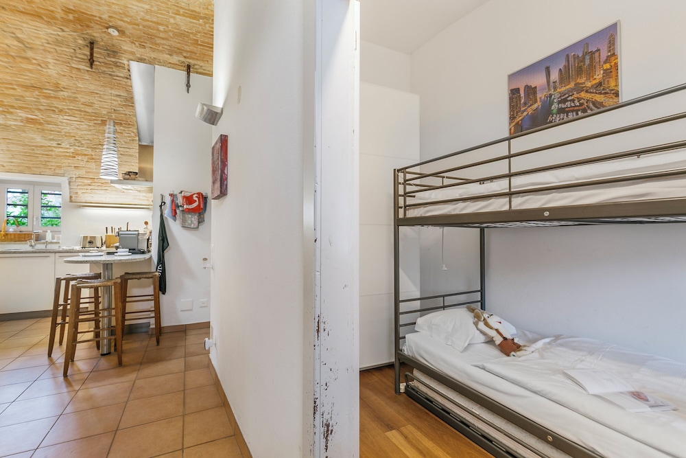 Standard House, Multiple Bedrooms, Lakeside (Mica Aurea Morcote) photo 3
