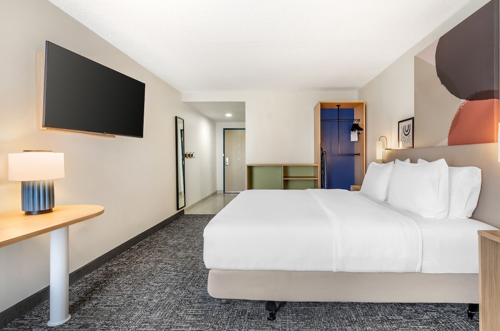 Room, 1 King Bed, Accessible (Hearing) photo 1