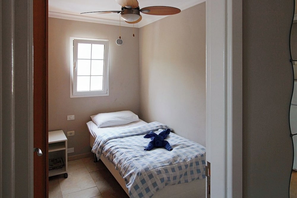 Apartamento, 2 habitaciones, terraza, vista a la montaña.