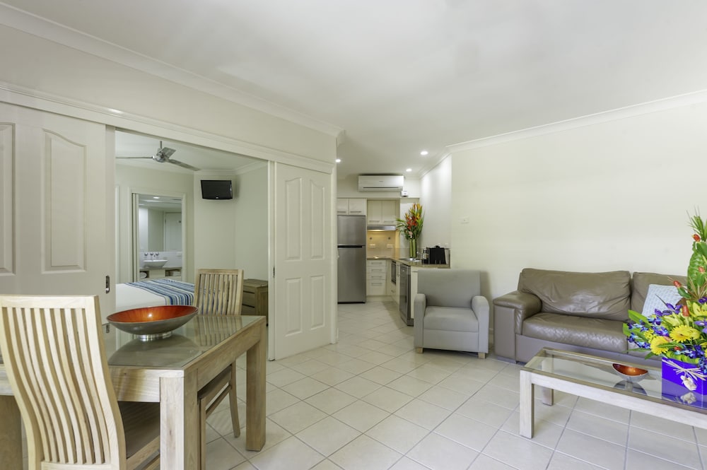 1 Bedroom Pool Entry - Photo 4