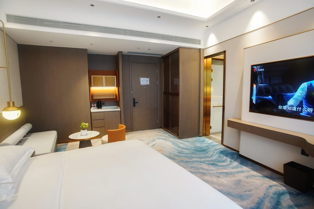 Ocean Deluxe King size Bedroom - Photo 5