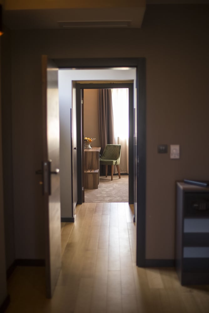 Basic Apartment photo 3