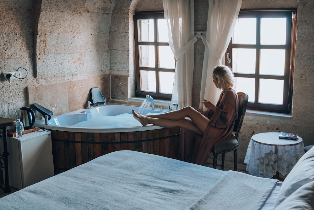Deluxe Suite - Photo 6
