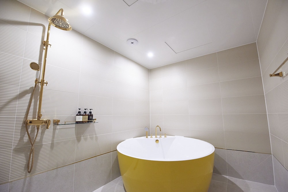 Premium Double Room - Photo 6