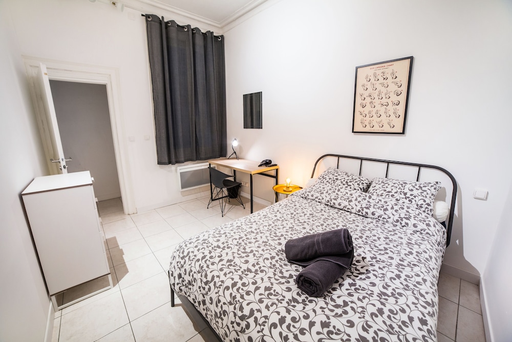 城市双人房,私人浴室 (LGC habitat Chambre 4)
