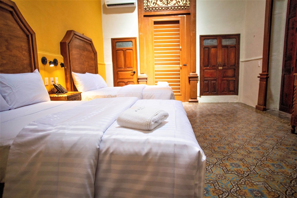 Standard Room, 1 King Bed