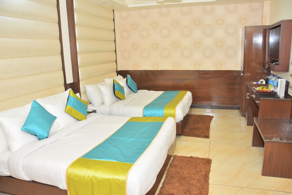 Fern Club Room - Photo 1