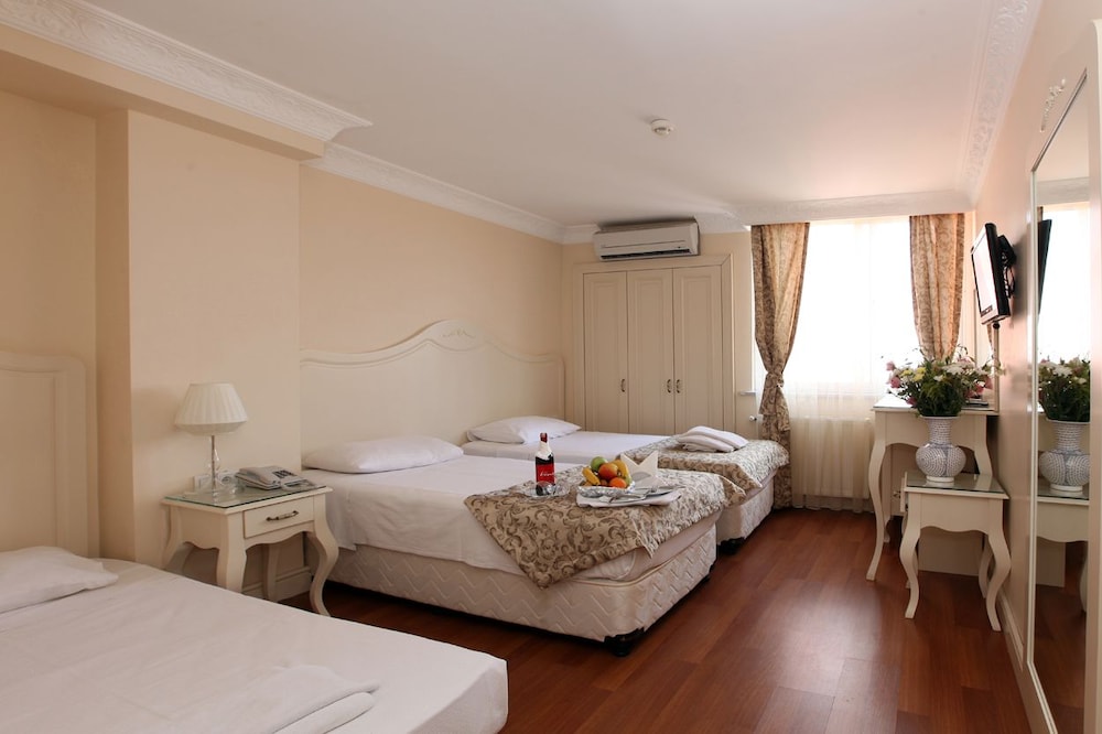 Family Room, 2 Bedrooms photo 2