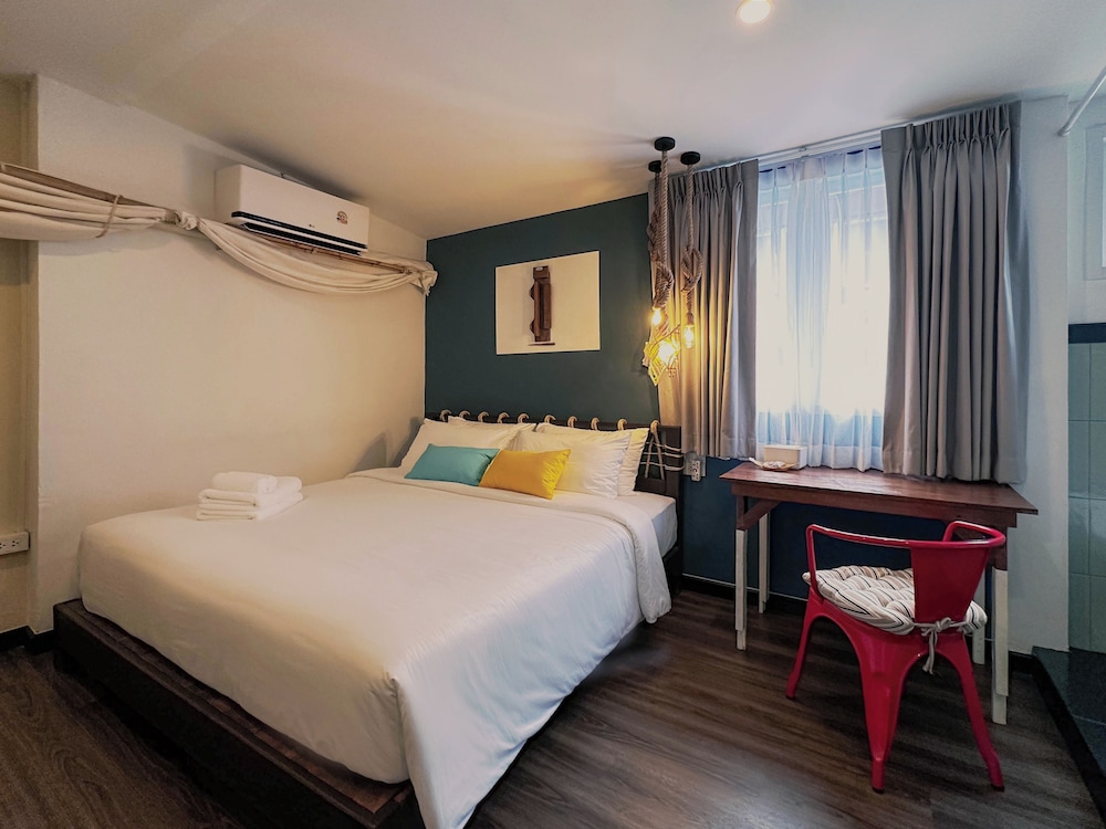Deluxe Triple Room, Private Bathroom, City View
