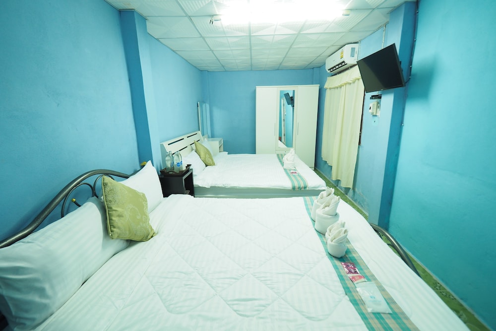 Mixed Dormitory with Fan and Shared Bathroom photo 3