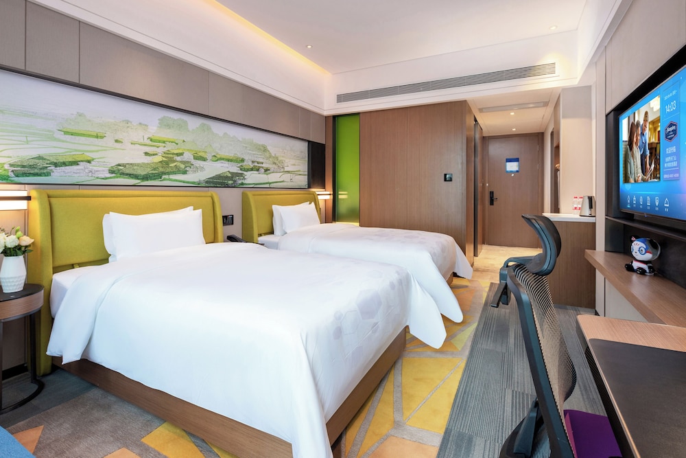 Superior Twin Room, 2 Double Beds, Private Bathroom, Courtyard View photo 2