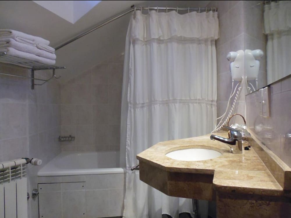 Standard Double or Twin Room photo 3