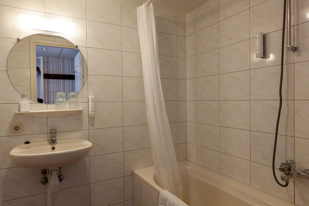 Business Room, 2 Twin Beds, Non Smoking - Photo 12