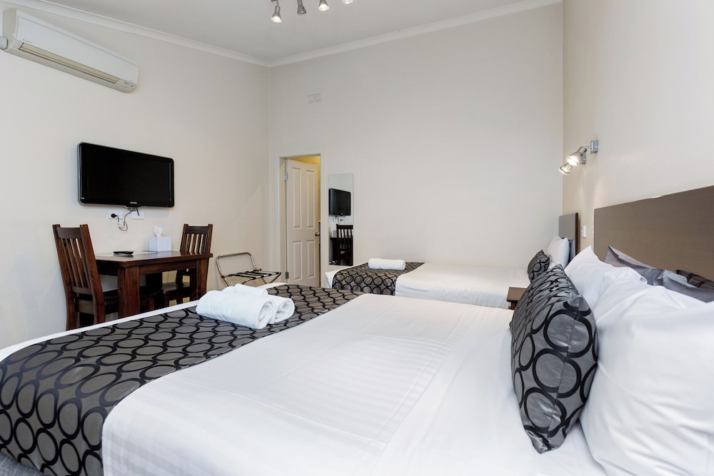 Executive Twin Room - Photo 6