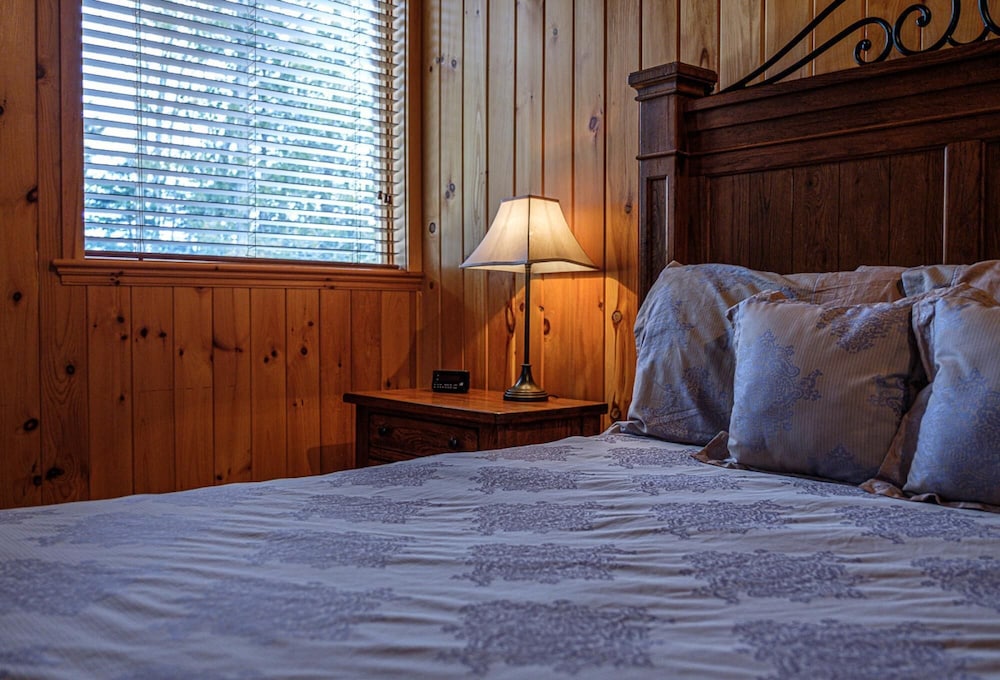 Executive Plus 52 - Beautiful Spacious log Home With Private hot tub Pool, Billede 9