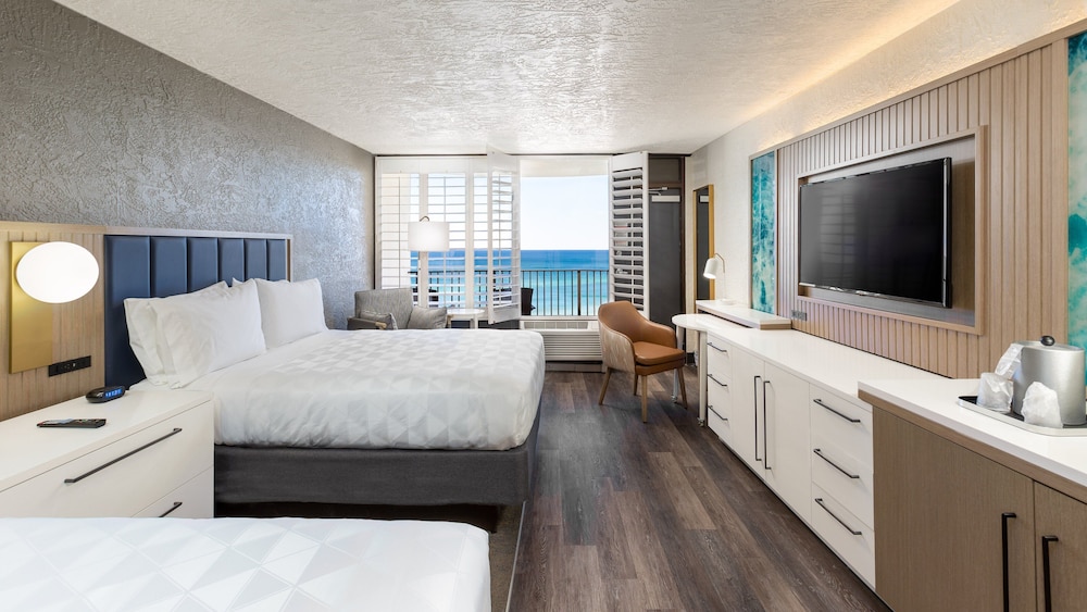 Standard Room, 2 Queen Beds, Oceanfront (High Floor) - Photo 4