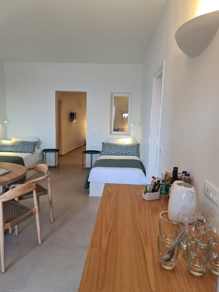 King Suite with Seaview and outdoor Hottub Caldera View - Photo 2