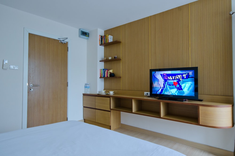 Standard Room, 1 Queen Bed photo 3