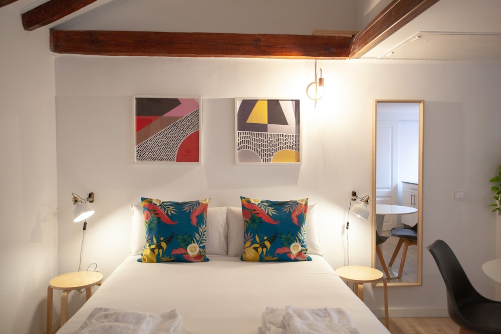 Standard Loft thumbnail 6