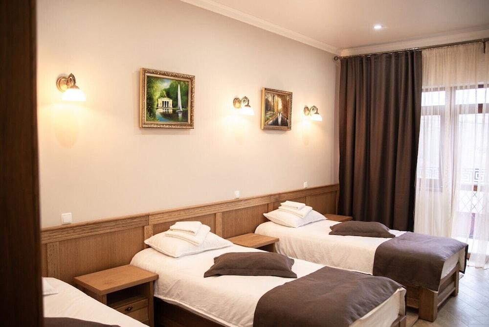 Basic Triple Room photo 3