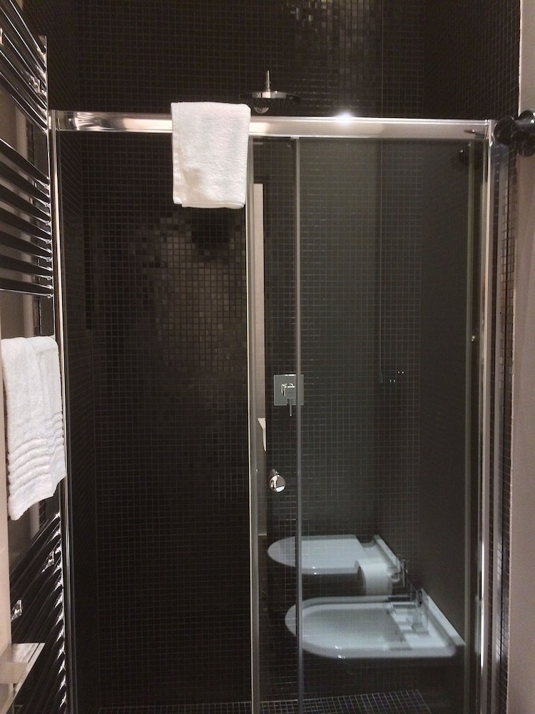 Luxury Suite, 1 Bedroom, Balcony - Photo 14