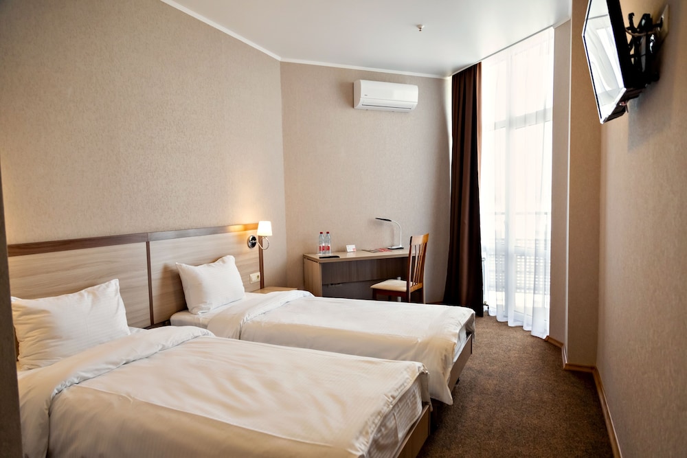 Standard Twin Room, Multiple Beds, Balcony photo 1