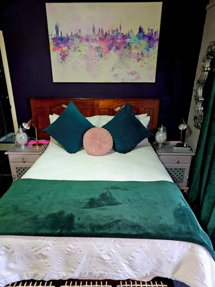 Classic Double Room, 1 Bedroom, Courtyard View (Purple Plum) photo 1