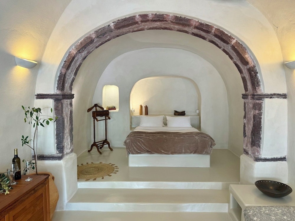 Junior Cave House with Shared Plunge Pool