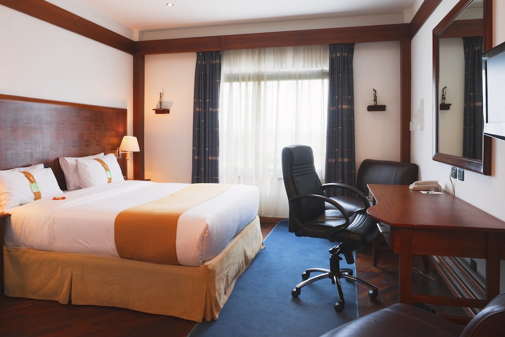 Standard Room, 1 Queen Bed, Non Smoking - Photo 1