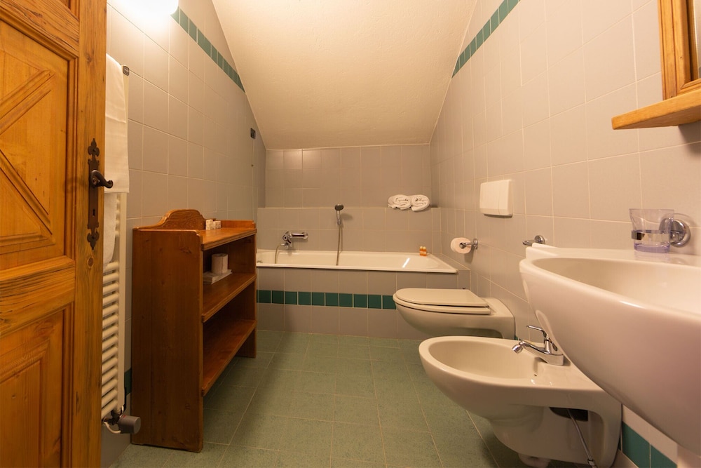Double or Twin Room - Photo 8