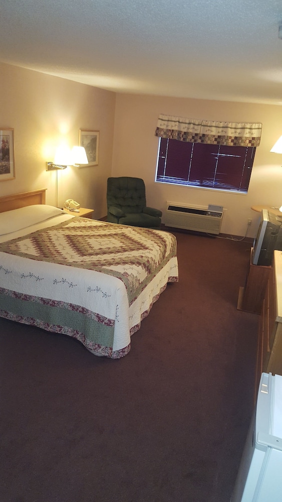 Standard Room, 1 King Bed, Non Smoking photo 2