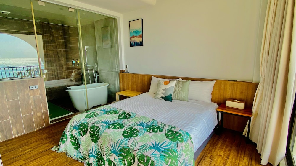 Deluxe Double Room with Ocean View photo 2