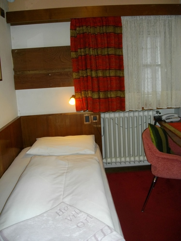 Small single room (4 square meters) photo 2