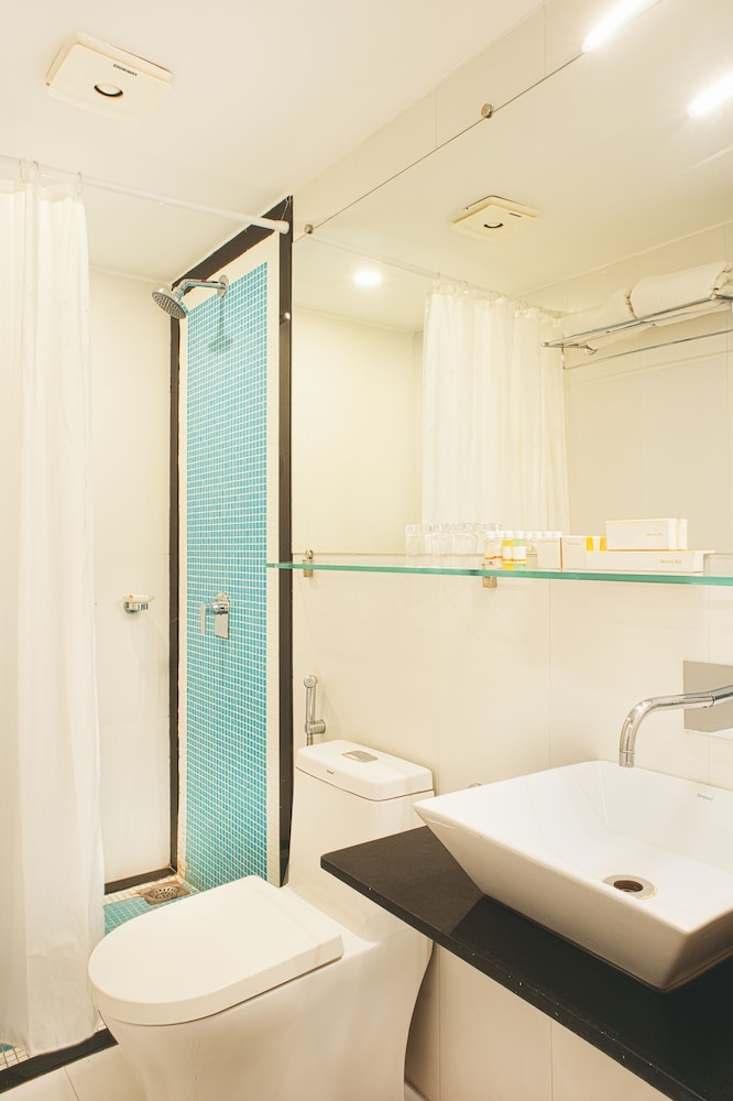 Deluxe King Room - Photo 2