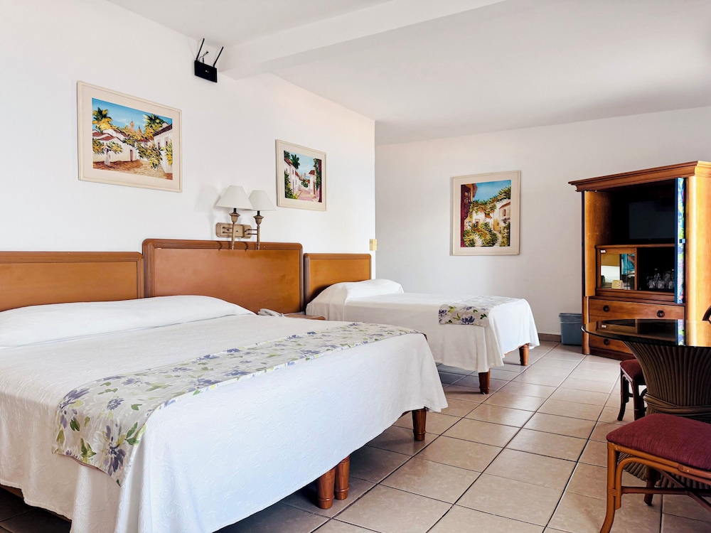 Deluxe Twin Room with Sea View - Photo 6