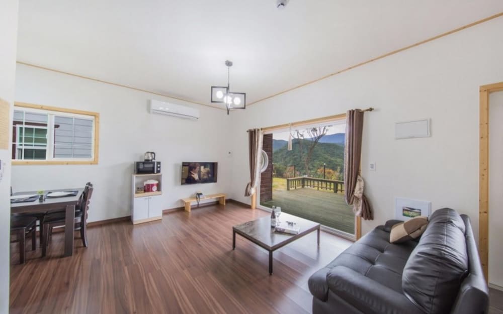 Room (Alps Building C (Small Dogs Available)
