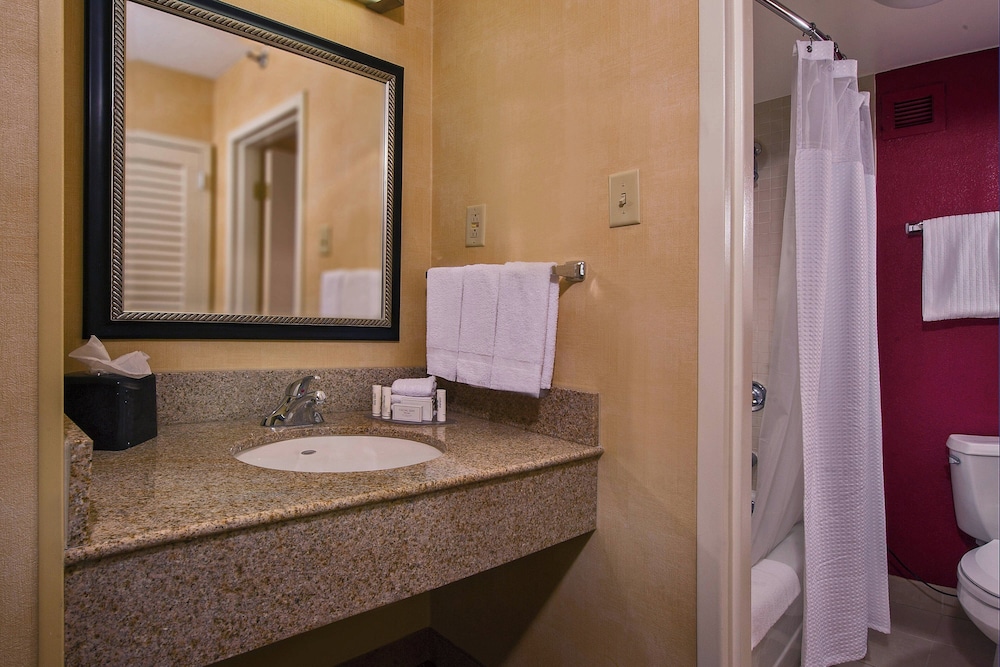 Room, 2 Queen Beds - Photo 2