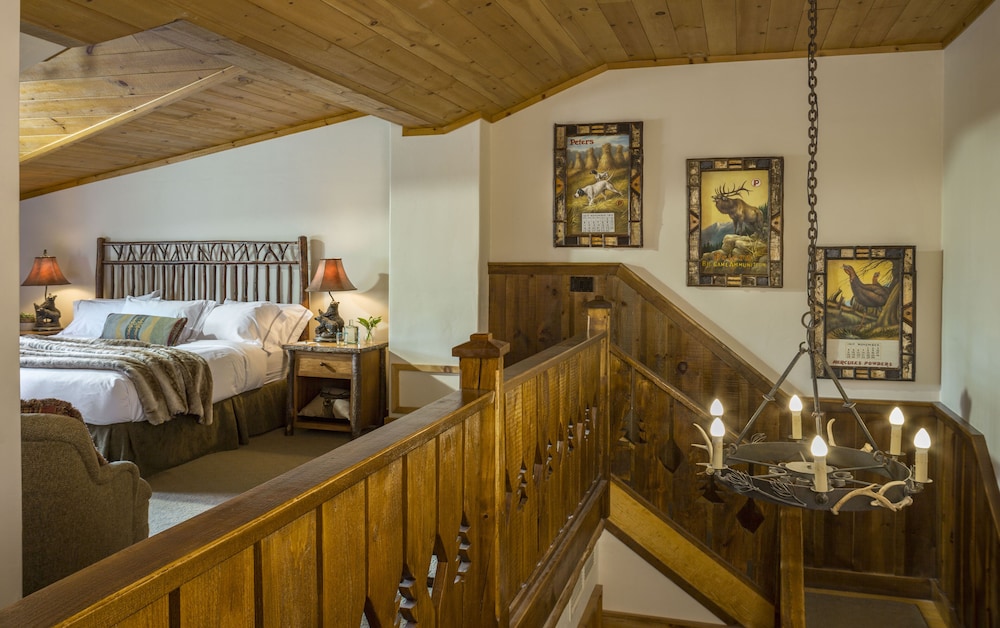 Suite, 2 Bedrooms - Photo 1