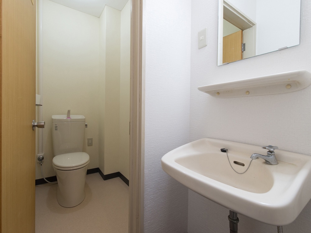 Japanese Room with Shared Washroom - Quadruple (Non-Smoking) photo 2