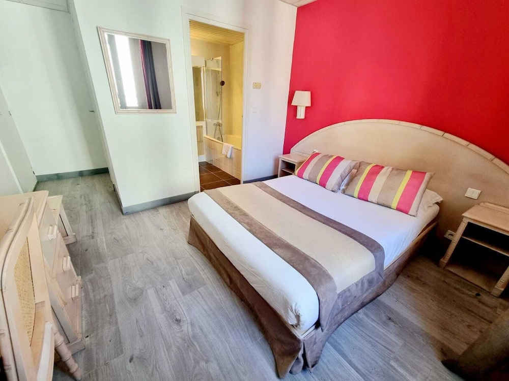 Standard Double Room - Photo 6