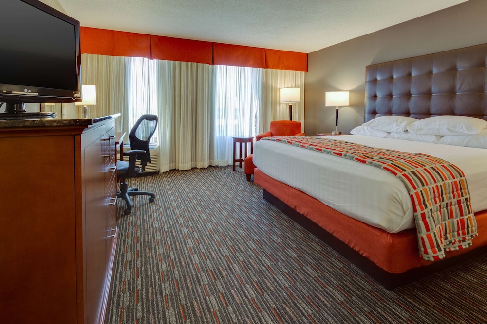 Deluxe Room, 1 King Bed, Refrigerator & Microwave (Upper Floor)