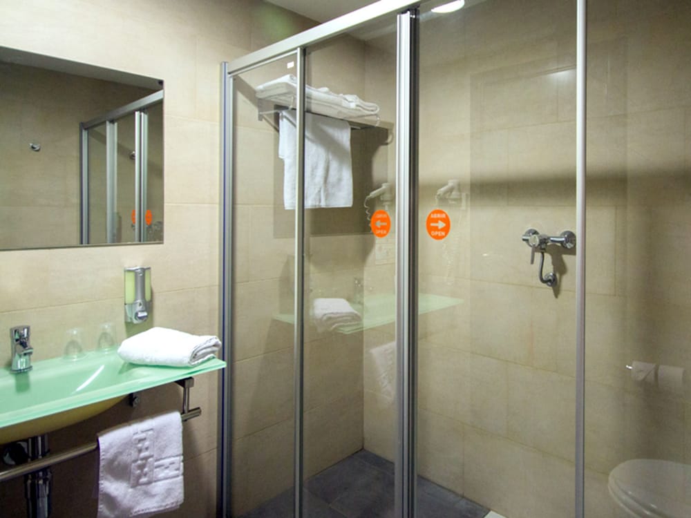 Triple Room, 3 Twin Beds - Photo 7