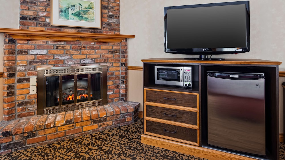 Standard Room, 1 King Bed, Non Smoking, Fireplace - Photo 3