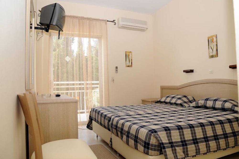 Standard Twin Room - Photo 1