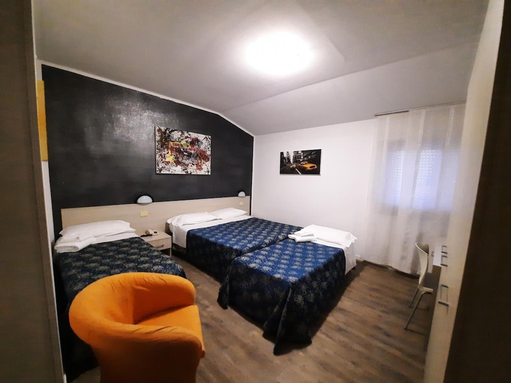 Triple Room - Photo 1